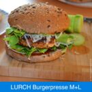 Den Burgerpatty mit Burgerbun und z. B. Salat, Ketchup, Senf, Gurke und Käseraspeln garnieren und genießen.