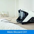 Der beutellose Miele Staubsauger Blizzard CX1 hat einen 10 m Aktionsradius