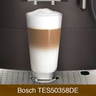 Bei dem Bosch TES50358DE haben auch größere Latte Macchiato-Gläser Platz