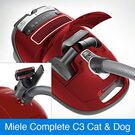 Der Miele Complete C3 Cat & Dog hat integrierte Zubehörfächer